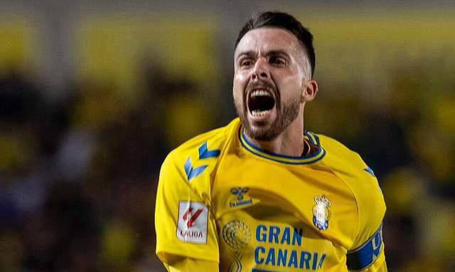 抗癌英雄！西甲前名将宣布成功复出：3年2次战胜病魔 全队欢庆