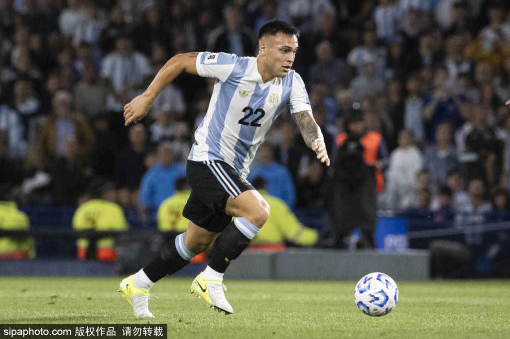 朗斯逆袭法甲:托万双响引领球队自2004年以来首次登顶积分榜!