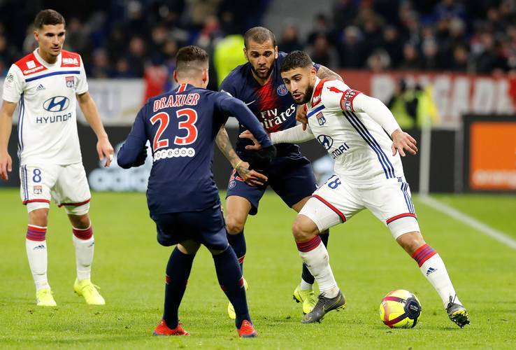 法甲两极对决:南特主场保级生死战 朗斯冲冠路上的"铁桶阵"考验